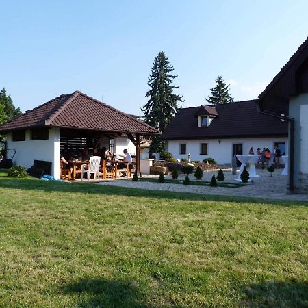 Penzion U Ungeru Detenice Bagian luar foto